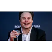 马斯克成首位身价破5000亿美元富豪！特斯拉、SpaceX 与 xAI 三引擎共振