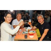 黄仁勋与三星、现代掌门人共进炸鸡晚宴,引爆韩国「鸡肉迷因股」狂欢