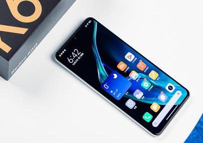 红米k60至尊版是曲面屏吗