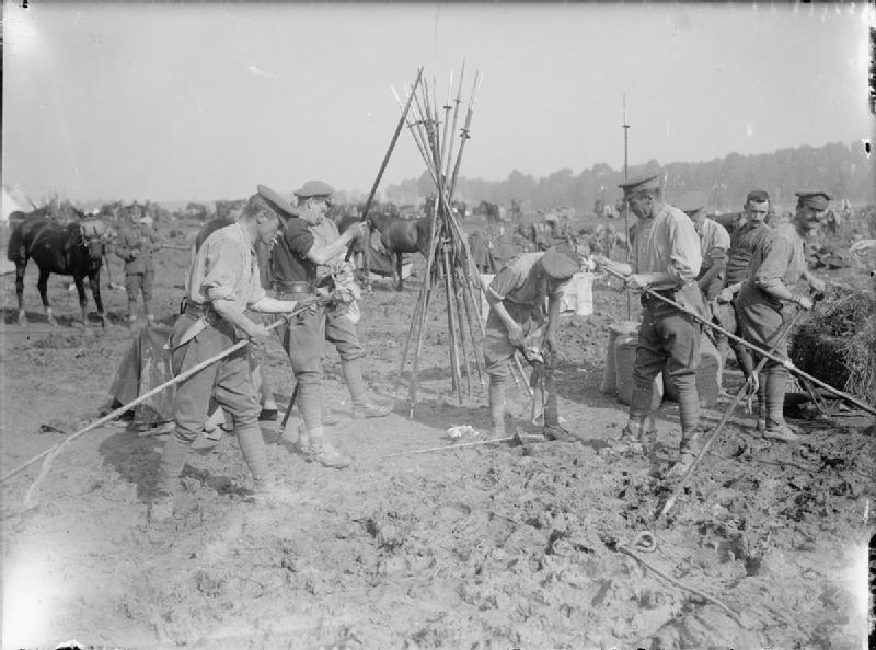 British_cavalry_cleaning_lances_1916.jpg