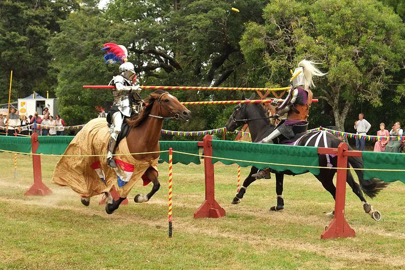 800px-Knights_jousting,_lance_tips_breaking (1).jpg