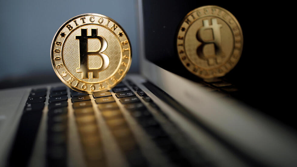BTC币上市时间与首日开盘价全解析（Binance/欧易OKX数据）
