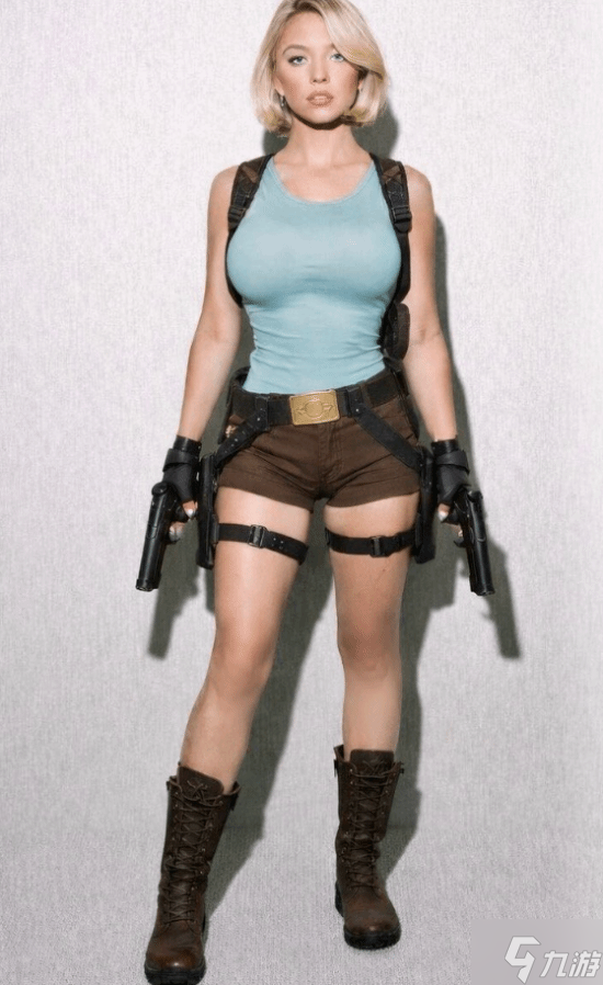 网友不买账！新版劳拉被P成悉尼妹