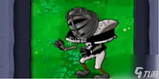 植物大战僵尸杂交版中橄榄球雪人僵尸怎么样