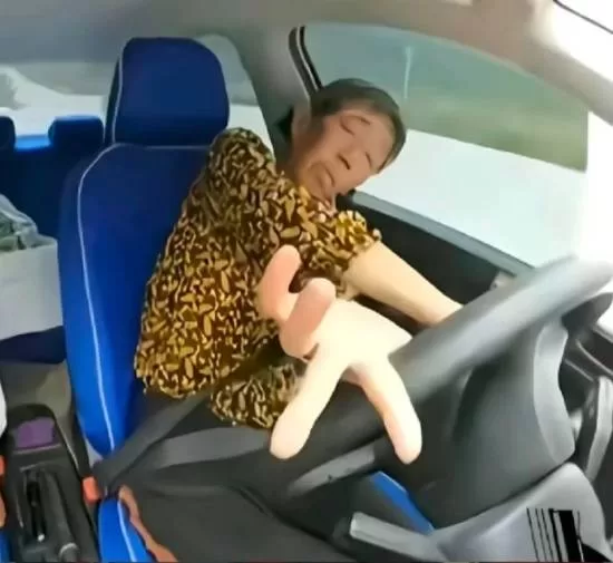 《QQ飞车手游》咏春大娘现身-最抽象的一集方向盘名场面盘点